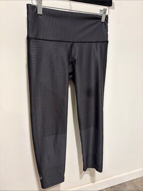 High-Rise Black Capri Leggings - Performance Stretch